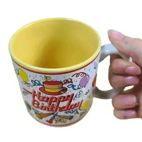 Vintage Retro Party Happy Birthday Mug - Picture 2 of 4